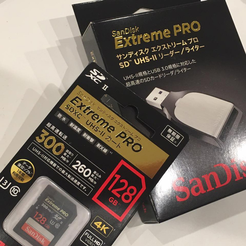 ▲前号のパナソニックEVA1レポートで使用したのが Extreme PRO SDXC UHS-II カード。データは１枚50GB程度の容量になったが、専用のリーダーを使うことでPCへの転送は３分で終わった。