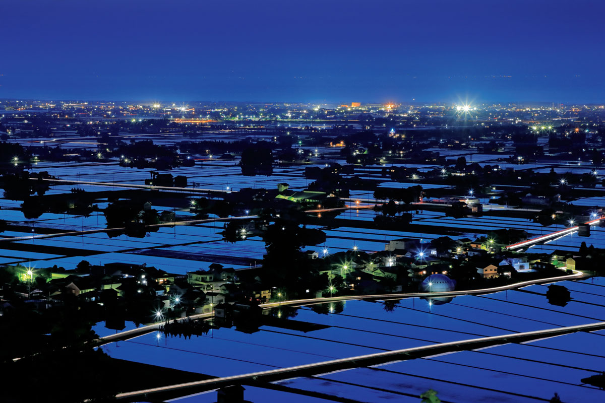 撮影地 : 【舟見城址からの水田夜景・富山県入善町】